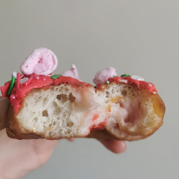 photo of Hulis Donuts Christmas Donut shared by @viiathevegan on  25 Dec 2023 - review