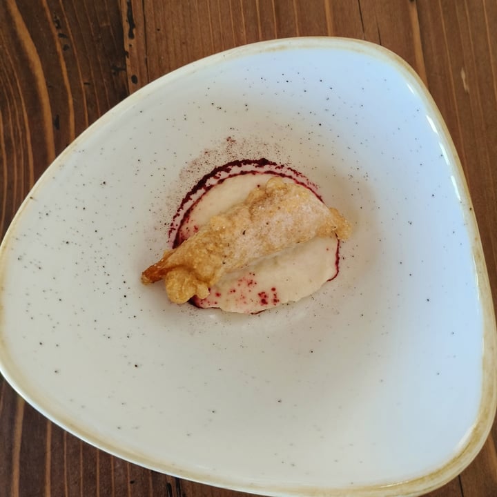 photo of Polisena L'Altro Agriturismo Cremoso di sedano rapa, carota in tempura e polvere di barbabietola shared by @andydesa on  23 Dec 2024 - review