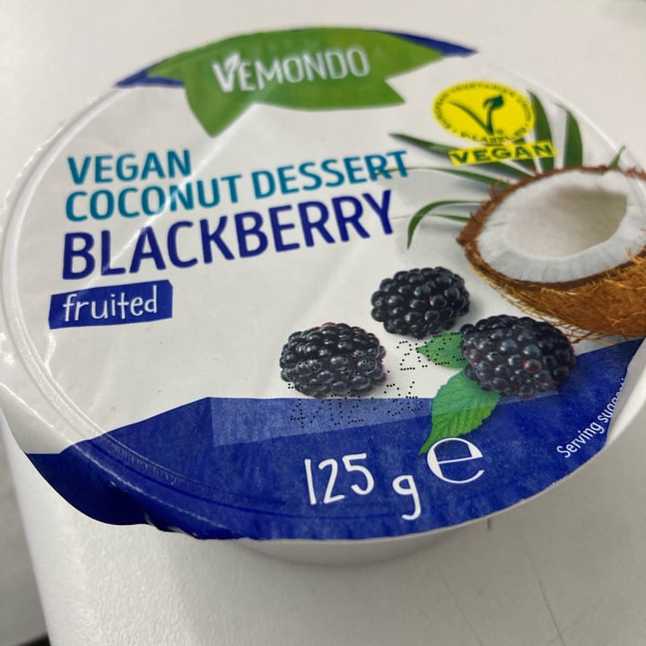photo of Vemondo Vegan coconut dessert blackberry shared by @valedv on  12 Sep 2023 - review