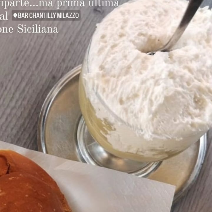 photo of Chantilly Cafè Granita al pistacchio con panna vegan shared by @federicajackdanieles on  23 Jan 2024 - review