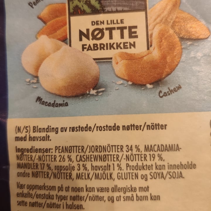 photo of Den lille Nøtte fabrikken Macadamia, mandler, cashew & peanøtter shared by @enkelvegan on  10 May 2024 - review