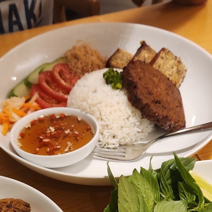 photo of Veganizta - Tropical eatery Vegan broken rice bowl shared by @hemapatel on  19 Jul 2024 - review