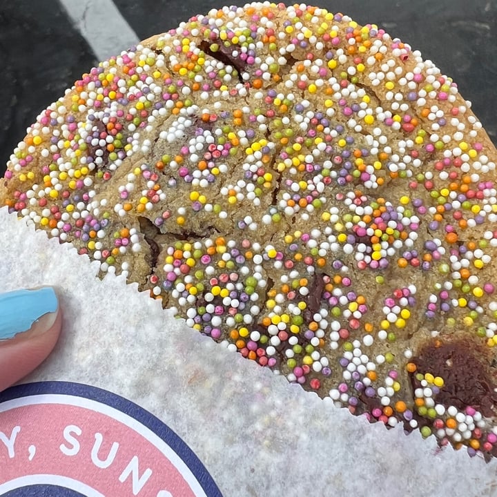 photo of Hey, Sunshine Kitchen rainbow sprinkle chocolate chip cookie shared by @vegangumshoe on  02 Sep 2023 - review