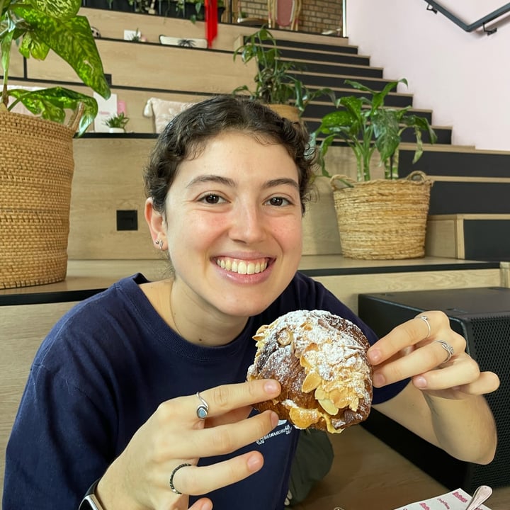 photo of LaGula By The Hungry Tapir Almond Croissant shared by @tiascaz on  23 Feb 2024 - review