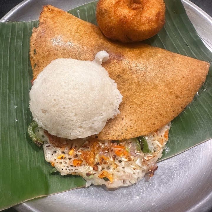 photo of Chidambaram's New Madras Hotel platter 1 shared by @gillhibbitt on  05 Oct 2025 - review