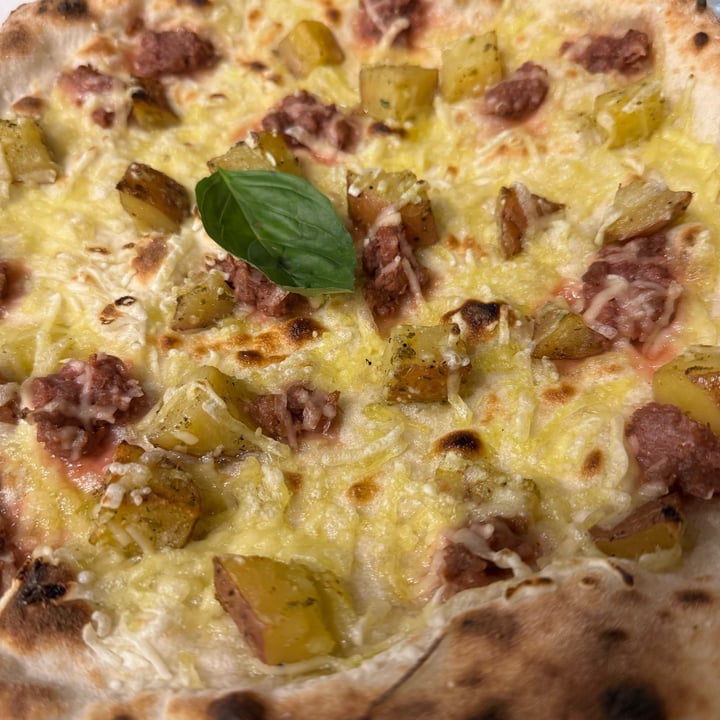 photo of Pizzeria Vizio 5 Pizza patate e salsiccia shared by @rifugiomiletta on  19 Apr 2025 - review