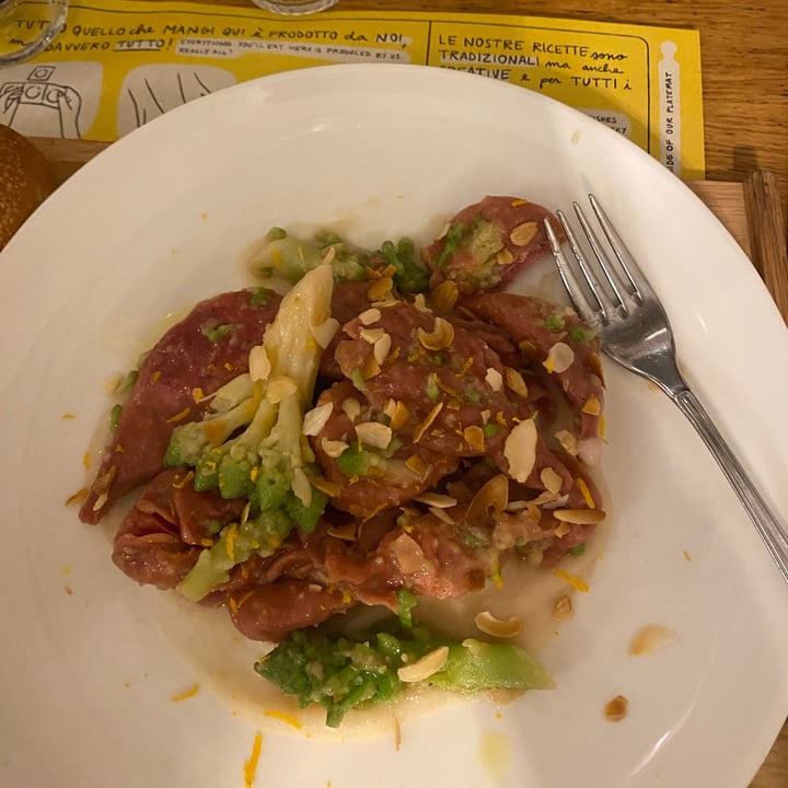 photo of Sfoglia Rina trecce rosse con broccolo romano su crema di cannellini, punte di broccolo, aglio confit, mandorle e arancia shared by @liciaines on  20 Mar 2025 - review