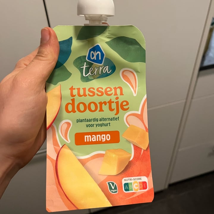 photo of Albert Heijn terra tussendoortje plantaardig alternatief voor yoghurt mango shared by @alessiatal on  28 Mar 2024 - review