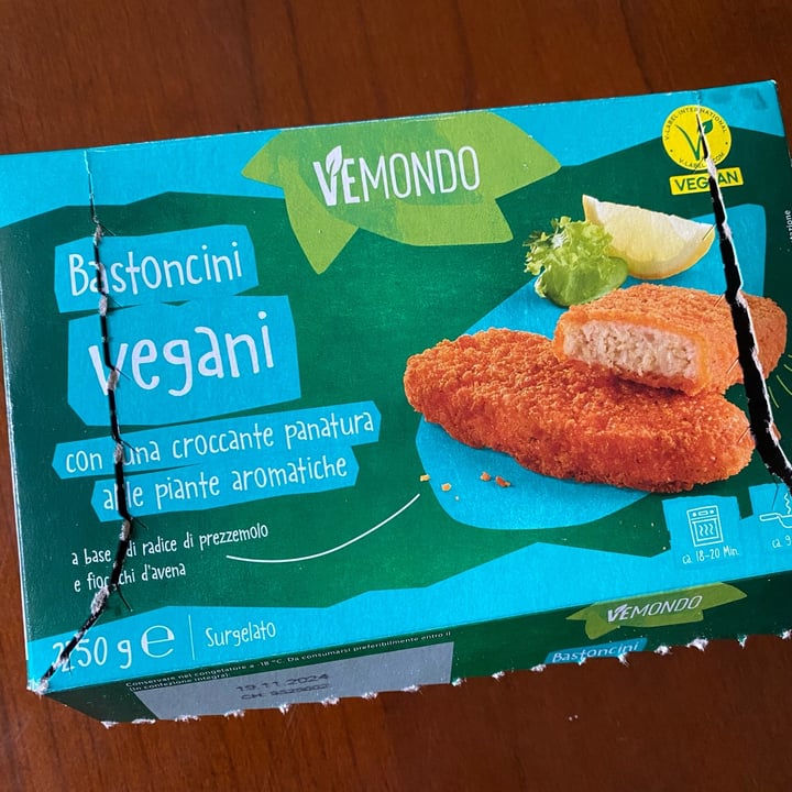 photo of Vemondo Bastoncini vegani con una croccante panatura alle piante aromatiche shared by @gemmadiciliegio on  01 Feb 2024 - review