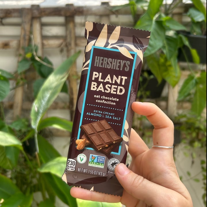 photo of Hershey's plant based oat chocolate confection almond & sea salt shared by @tiascaz on  01 May 2024 - review