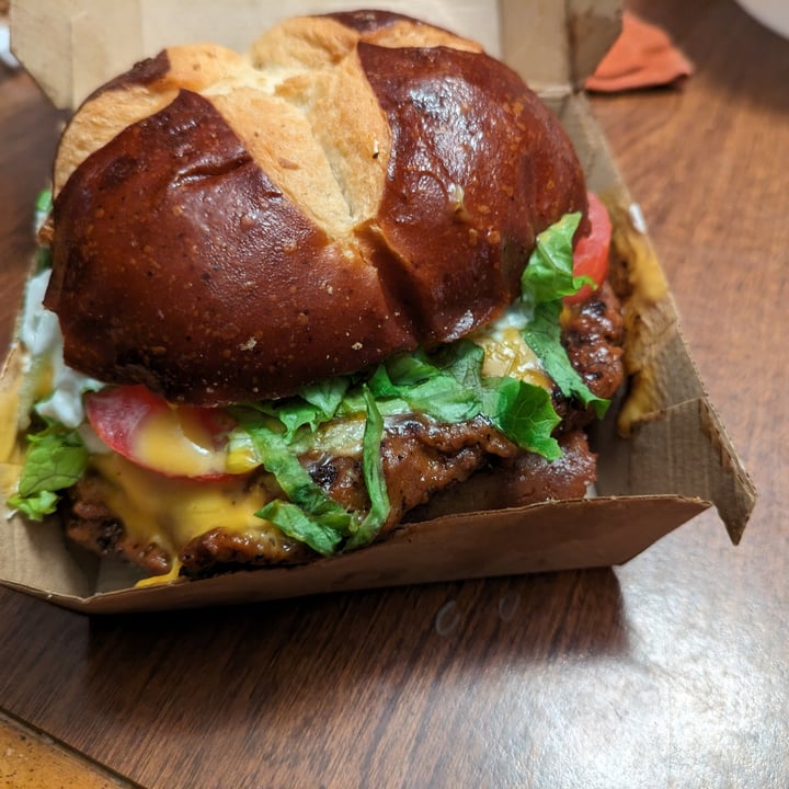 Seitan's Realm Central Clintonville, Columbus, United States Bacun Cheeze  Burger Review | abillion