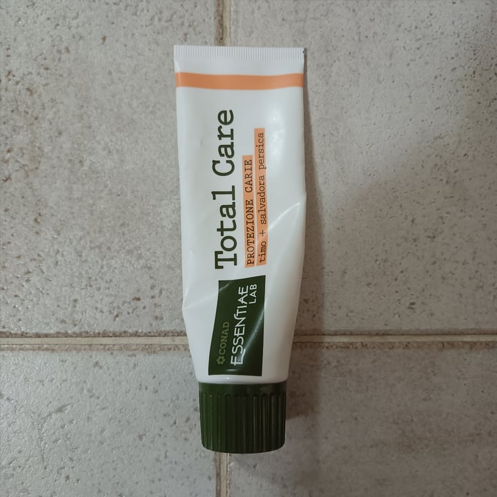 photo of Conad Essentiae dentifricio total care protezione carie al timo + salvadora persica shared by @friedmandriver on  10 Sep 2023 - review