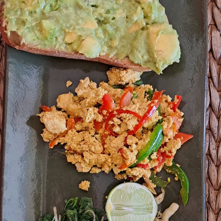 photo of New Leaf Eatery smashed avocado & scramble tofu shared by @sandrabryant on  16 Dec 2023 - review