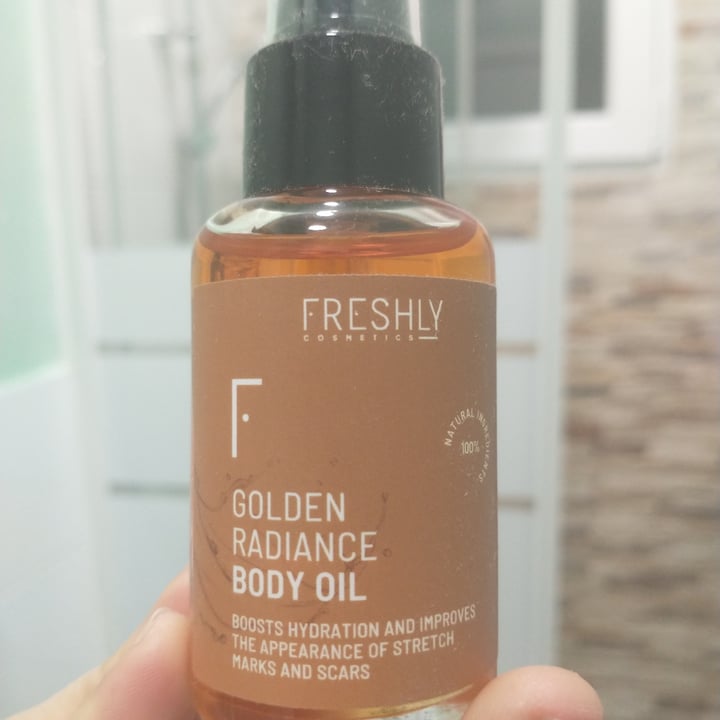 photo of Freshly Cosmetics Golden Radiance Body Oil shared by @luanalara on  01 Feb 2024 - review