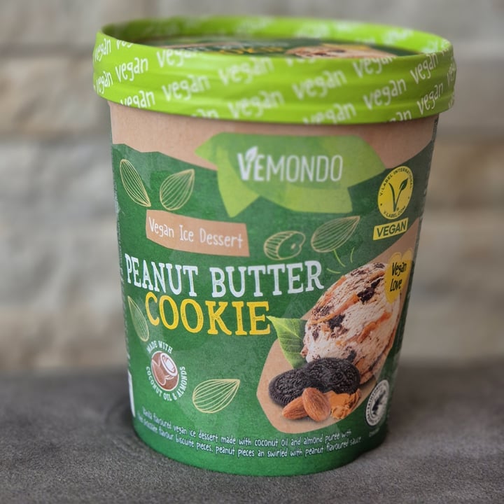 photo of Vemondo Ice cream peanut butter & cookies shared by @flouredfingers on  11 Aug 2025 - review