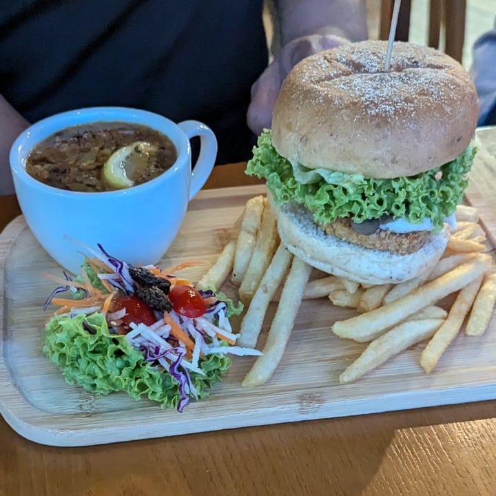 photo of nomVnom Bistro Truffle Mushroom Burger Set shared by @k37u on  19 Jul 2024 - review