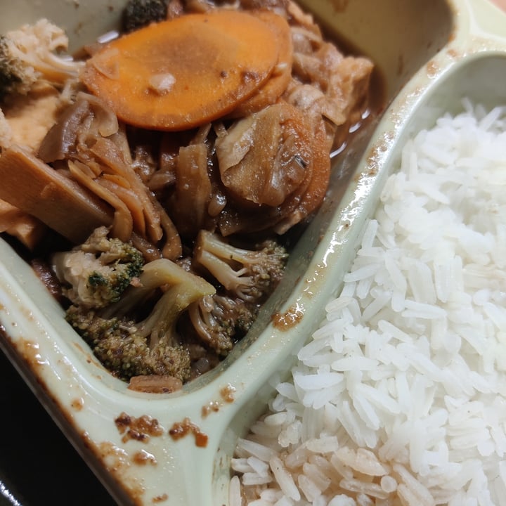 photo of Yi Pin smakrik asiatisk wok med friterad tofu shared by @enkelvegan on  20 Sep 2023 - review