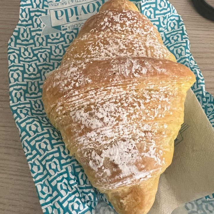 photo of Bar Pasticceria Rovida croissant vuoto shared by @moccymoccy on  01 May 2024 - review