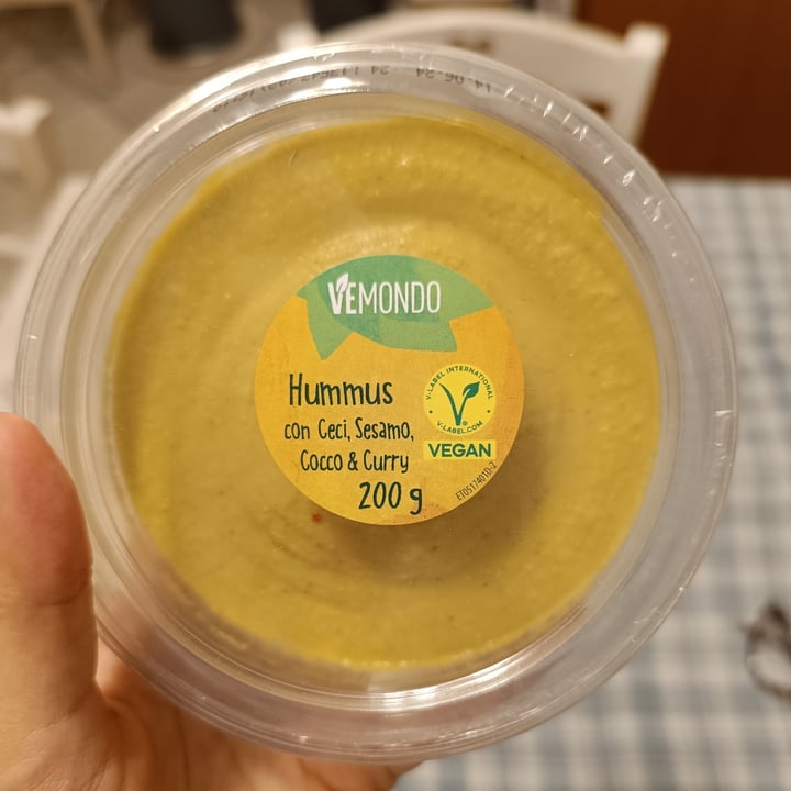 photo of Vemondo Hummus con ceci, sesamo, cocco, curry shared by @laicasarde on  26 May 2024 - review