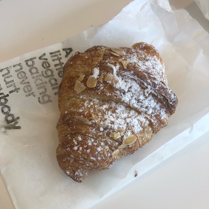 photo of To Live For Bakery & Cafe Almond Croissant shared by @bessiebean on  26 Aug 2023 - review