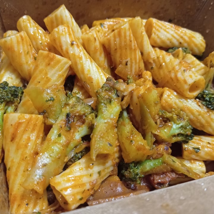 photo of deWeggie's Rigatoni con Salsa Broccoli shared by @isabeletta on  01 Apr 2024 - review
