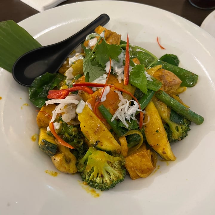 photo of Holy Basil (Canley Heights) Tofu Stir Fry In peanut Sauce shared by @vegan-friendly on  17 Feb 2024 - review
