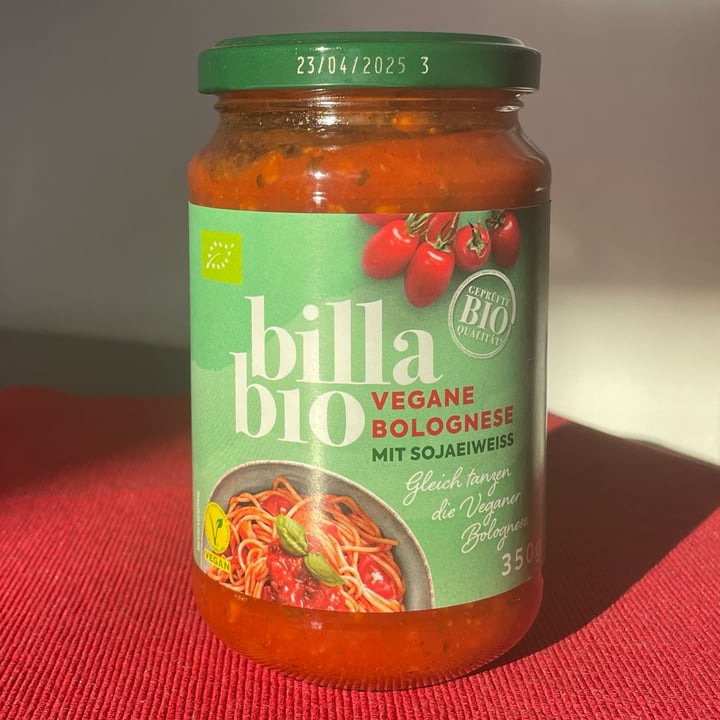 photo of billa bio Vegane Bolognese shared by @emmapecci on  02 Dec 2023 - review