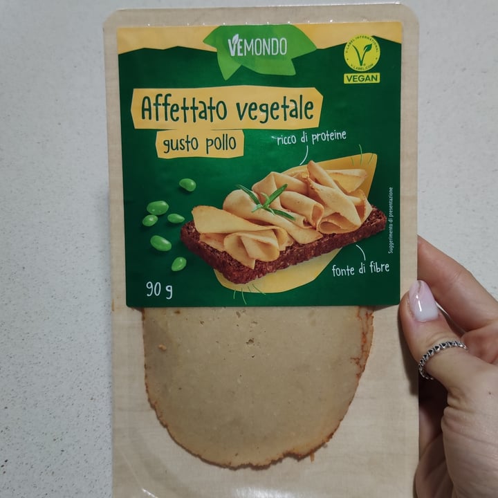 photo of Vemondo Affettato Vegetale Gusto Pollo shared by @angelarusso on  07 Oct 2023 - review