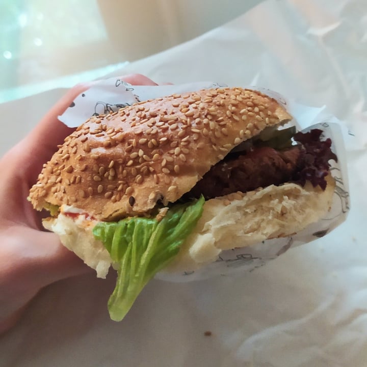 photo of Yoyo Foodworld Hot-chili Burger shared by @bratkart0ffel on  03 Sep 2023 - review