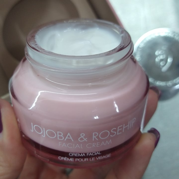 photo of Idraet corrective facial cream jojoba & rosehip shared by @marianveg on  18 Aug 2023 - review