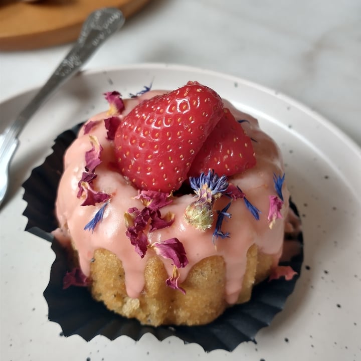 photo of Plant Dragon Strawberry Poppyseed Cake shared by @kamerplant on  05 Apr 2024 - review
