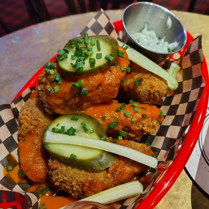 photo of Paradise Palms Buffalo Ch*cken Wings shared by @jabmouth on  31 Jul 2025 - review