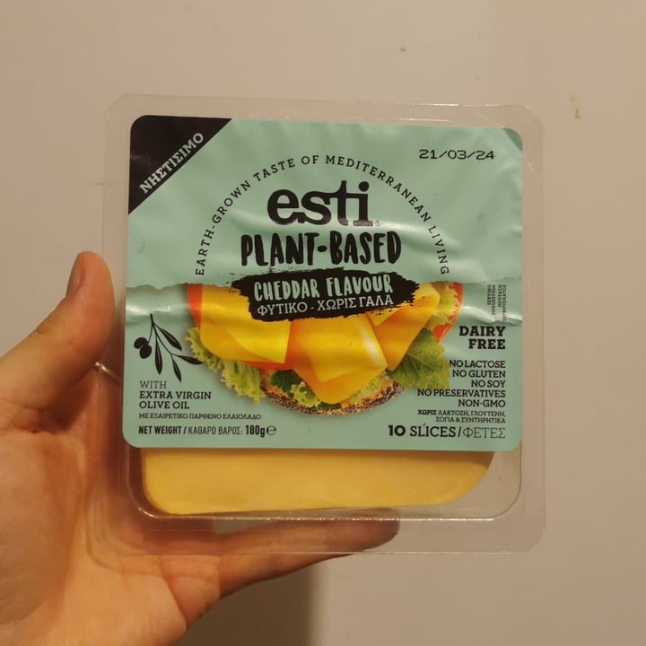 photo of Esti Plant Based Chedder Flavour Slices shared by @arualtyrell on  16 Mar 2024 - review