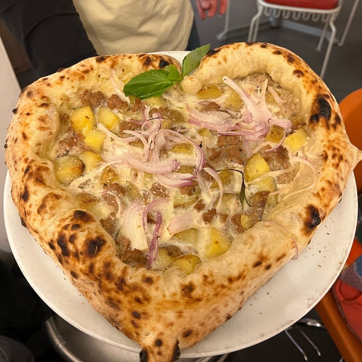 photo of Al Catzone - Pizza Napovegana Pizza Helmut shared by @enchantingelephant20 on  26 Dec 2023 - review