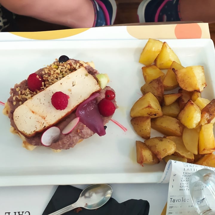 photo of Crazy Cat Café Brunch vegano shared by @monicaswami on  17 Sep 2023 - review