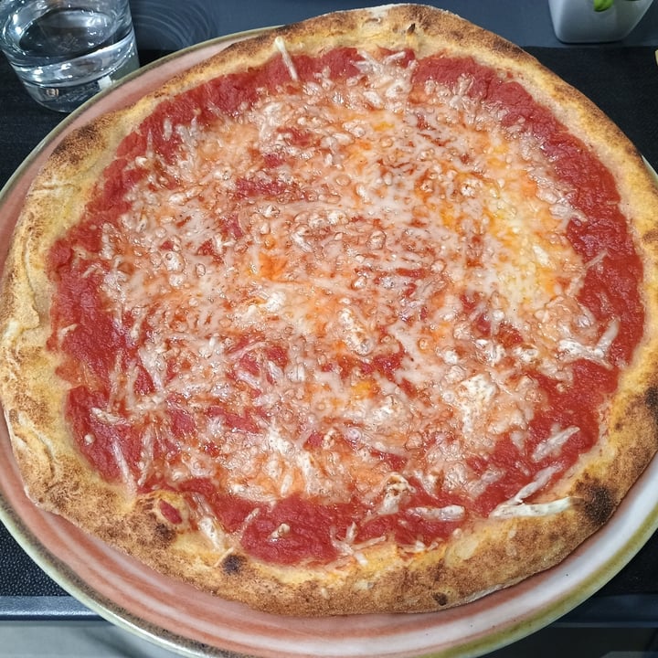 photo of Da i' coccia Pizza Margherita Con Mozzarella Vegetale shared by @geb on  26 May 2025 - review