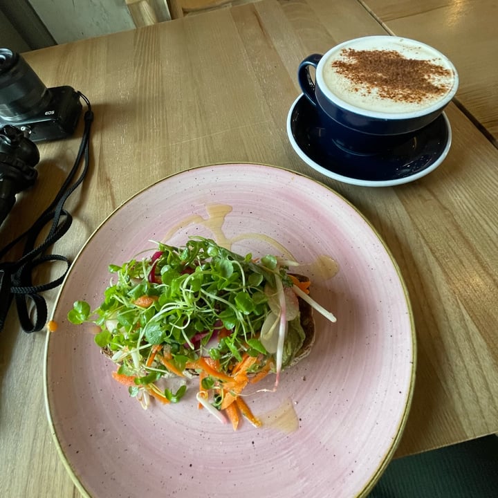 photo of Chiswick House Cafe Avocado toast shared by @naki on  08 Nov 2023 - review