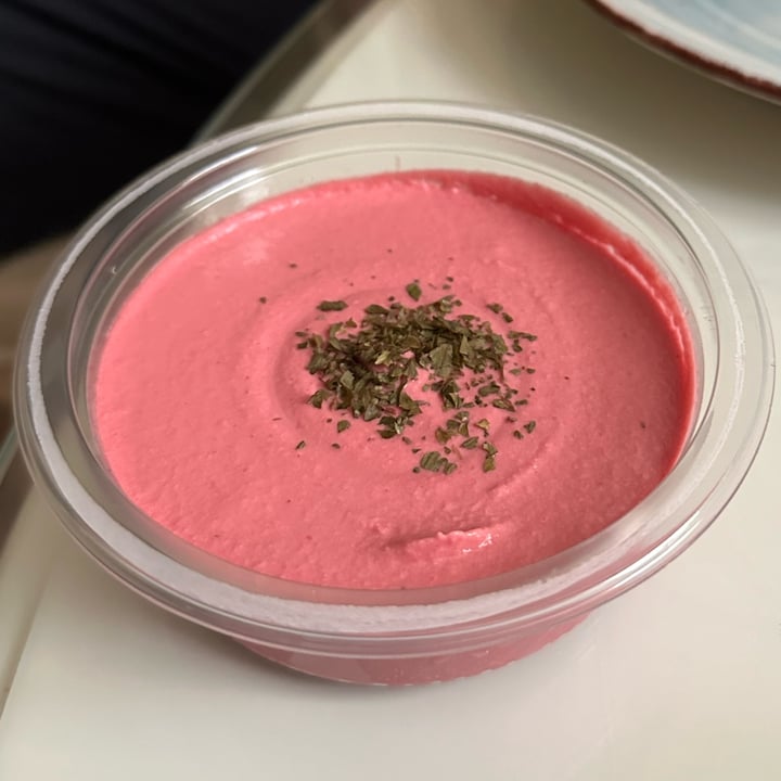 photo of Vemondo hummus di barbabitola rossa shared by @nicolerenou on  05 Jul 2024 - review