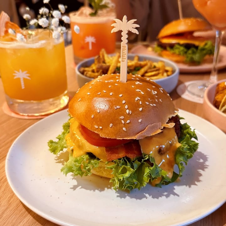 photo of Hulala – Pretty Burger & Drinks BBQ Bacon Burger, Chili Cheeze Balls and Fries And Cocktails shared by @thrillingkangaroo66 on  08 Feb 2024 - review