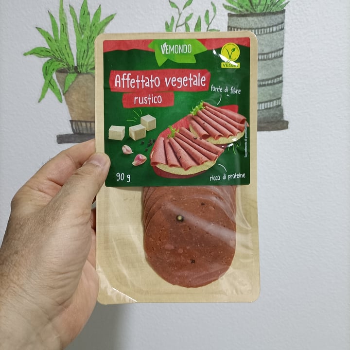 photo of Vemondo Affettato vegetale rustico shared by @fernandoveganboccia on  12 Apr 2024 - review