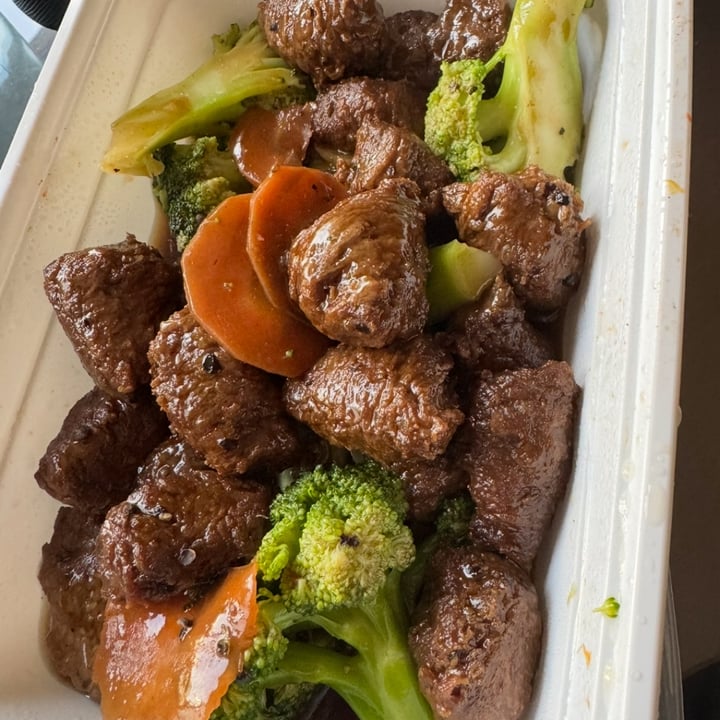 photo of Buddha's Stir fried soy beef and broccoli shared by @cheapvegantacos on  11 Jun 2025 - review