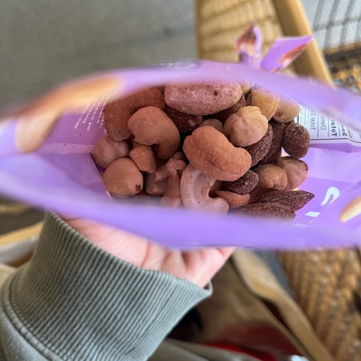 photo of Signature Select deluxe mixed nuts shared by @oshmorethstorm on  14 Apr 2024 - review