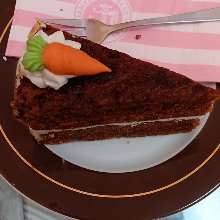 photo of AIDA Café Konditorei Vegan Carrot Cake shared by @ecomecum on  29 Feb 2024 - review