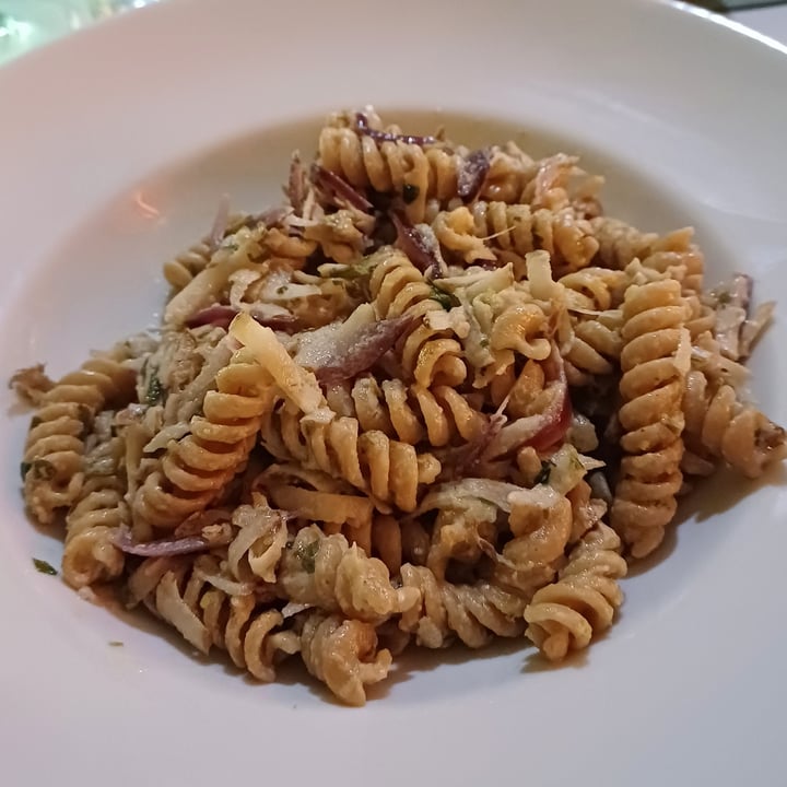 photo of Cibo Ristorante Vegano Fusilli integrali con topinambur e cipolle rosse shared by @miocillo0 on  23 Mar 2024 - review