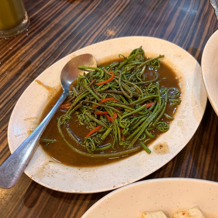photo of The Legend Vegetarian Cafe Midin Belacan 比林巴拉煎 shared by @dafnelately on  02 Jan 2024 - review