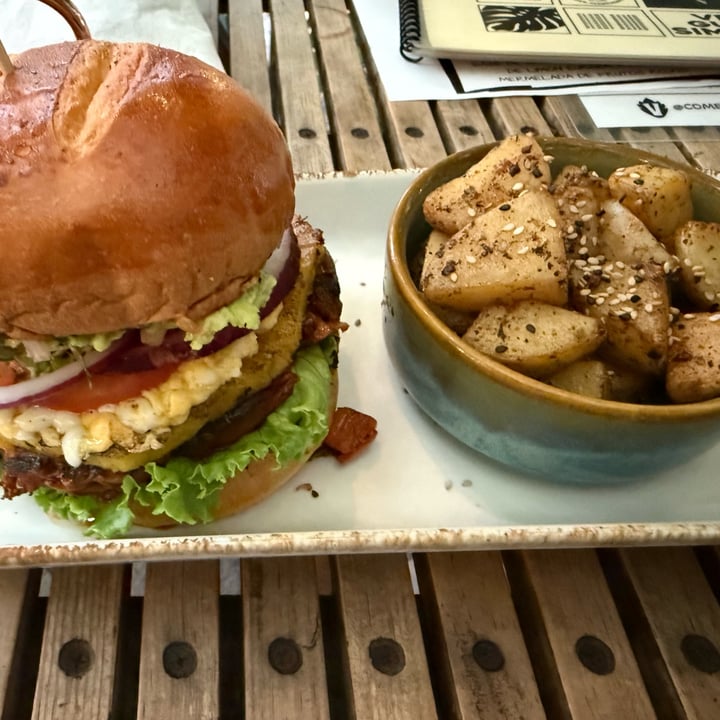photo of Veguísima Burguer La Pastora shared by @nekolas on  02 Aug 2025 - review