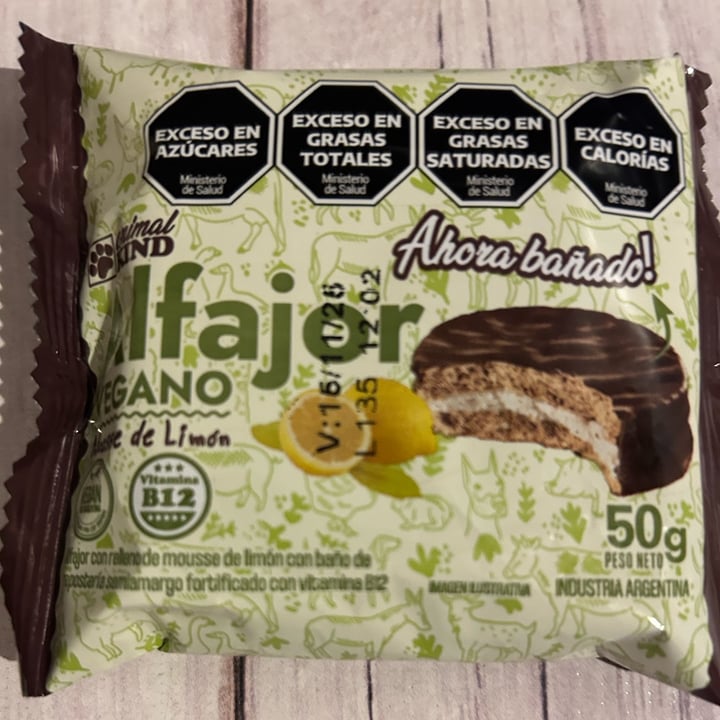 photo of Animal kind Alfajor con Mousse de Limón shared by @van78 on  13 Aug 2025 - review