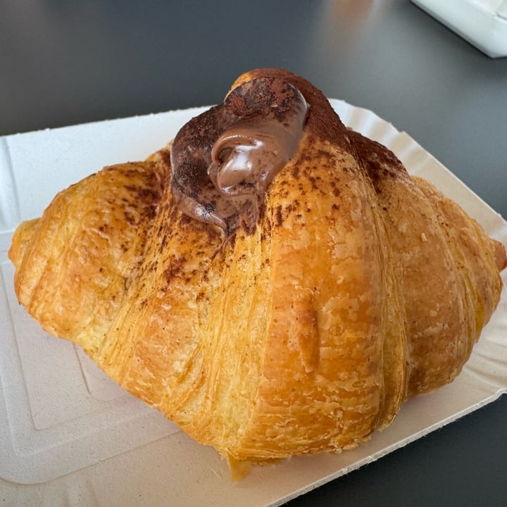 photo of Pasticceria Artemisia Cornetto con crema di nocciole shared by @nicolepasini on  13 Apr 2025 - review