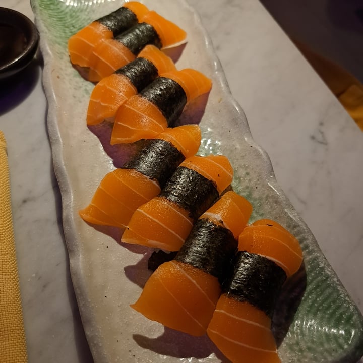 photo of Domò Sushi Nigiri salmone vegano shared by @maryquitecontrary on  29 Apr 2024 - review