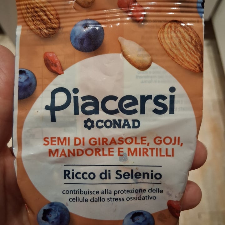 photo of Conad piacersi semi di girasole goji mandorle e mirtilli shared by @queenmary on  30 Aug 2025 - review